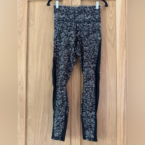 Lululemon Athletica Black and white Patterned Leggings - Picture 1 of 3